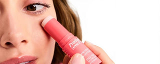 Comment appliquer une crème contour des yeux ? | NUXE - NUXE
